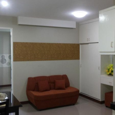 Big M Condotel Las Piñas Exterior photo