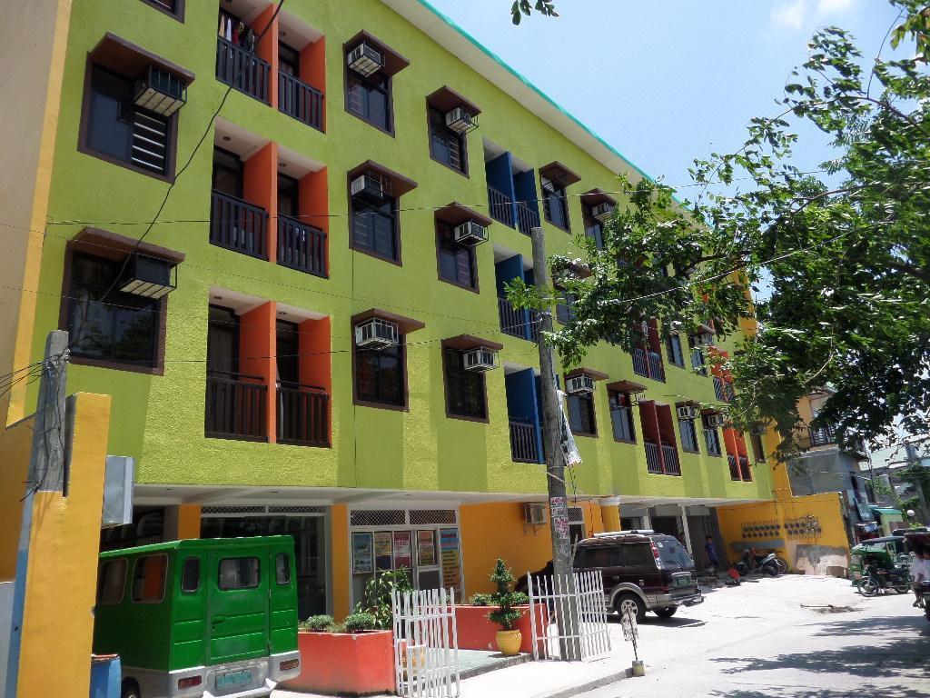 Big M Condotel Las Piñas Exterior photo